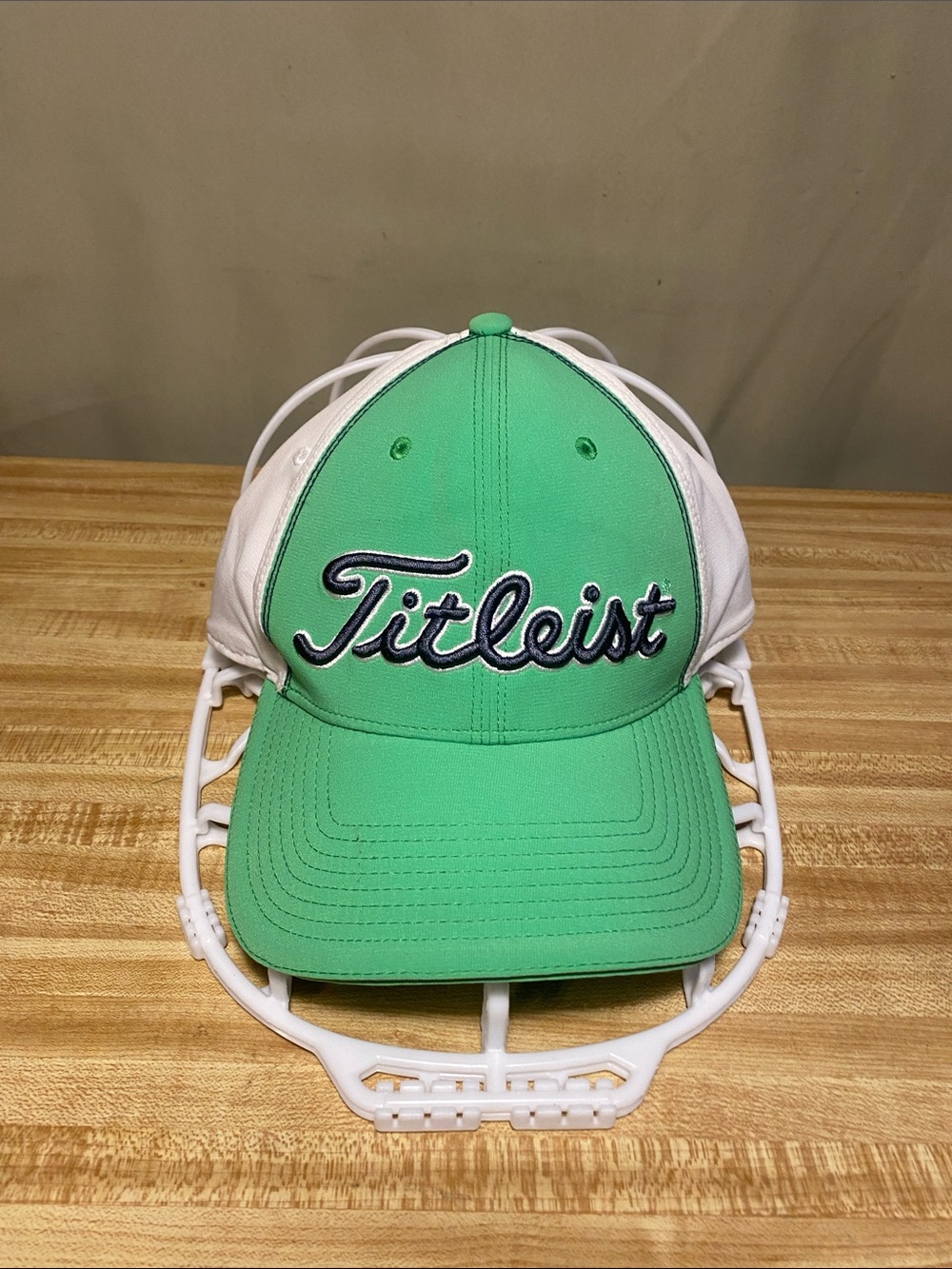 Titleist Tour Style Green White Golf Hat Pro Fit Stretch Flex size S/M